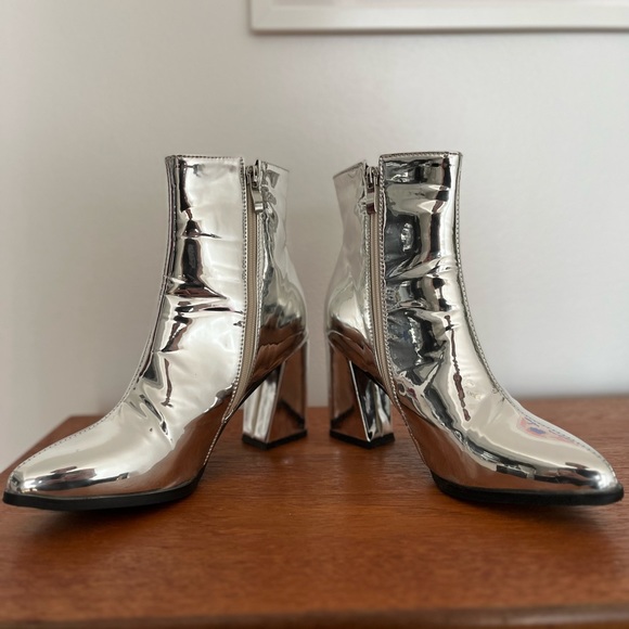 PUBLIC DESIRE Silver Mirror Boots Size 39/8.5, Excellent Condition - Picture 8 of 9